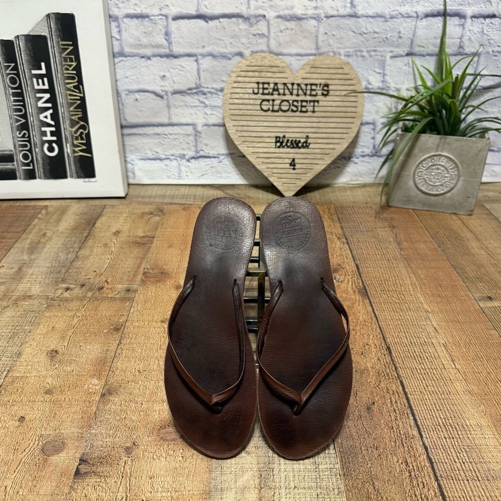 Reef brown leather flip flop sandals